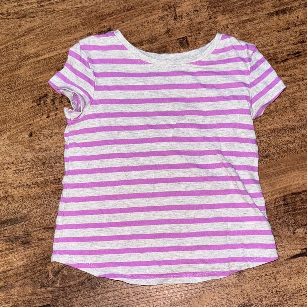 Old Navy Kids Tee in Lavender and White Stripes